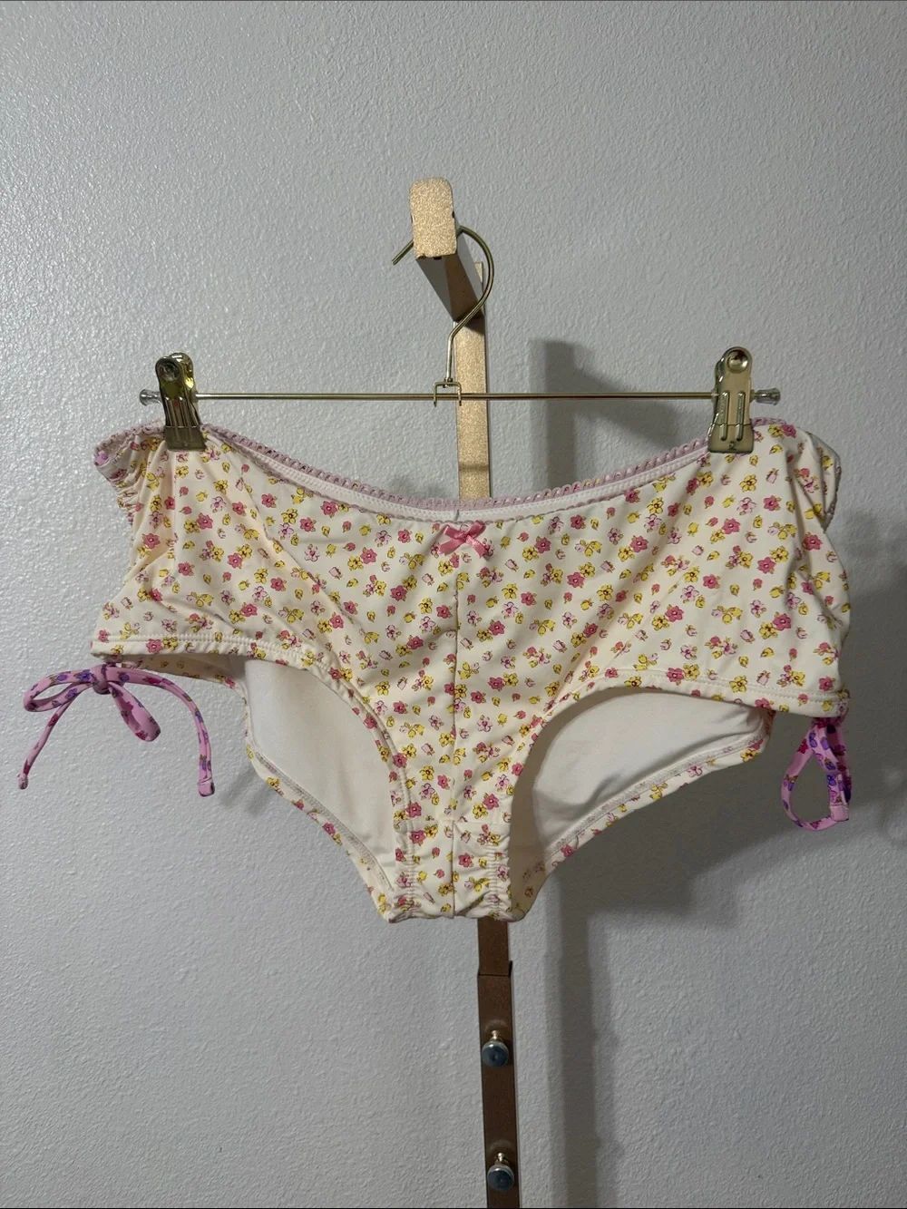 OUT FROM UNDER- Cream Bikini Bottoms with Pink and Yellow Floral Print- XL- NWOT